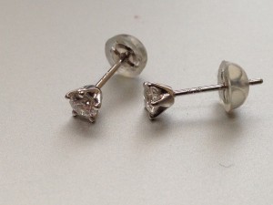 H&Qダイヤピアス